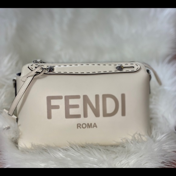 NEW FENDI ROMA By the way white leather medium bag - Picture 4 of 4